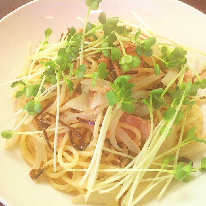 いちいち茹でない時短パスタで　ツナと塩昆布のパスタ